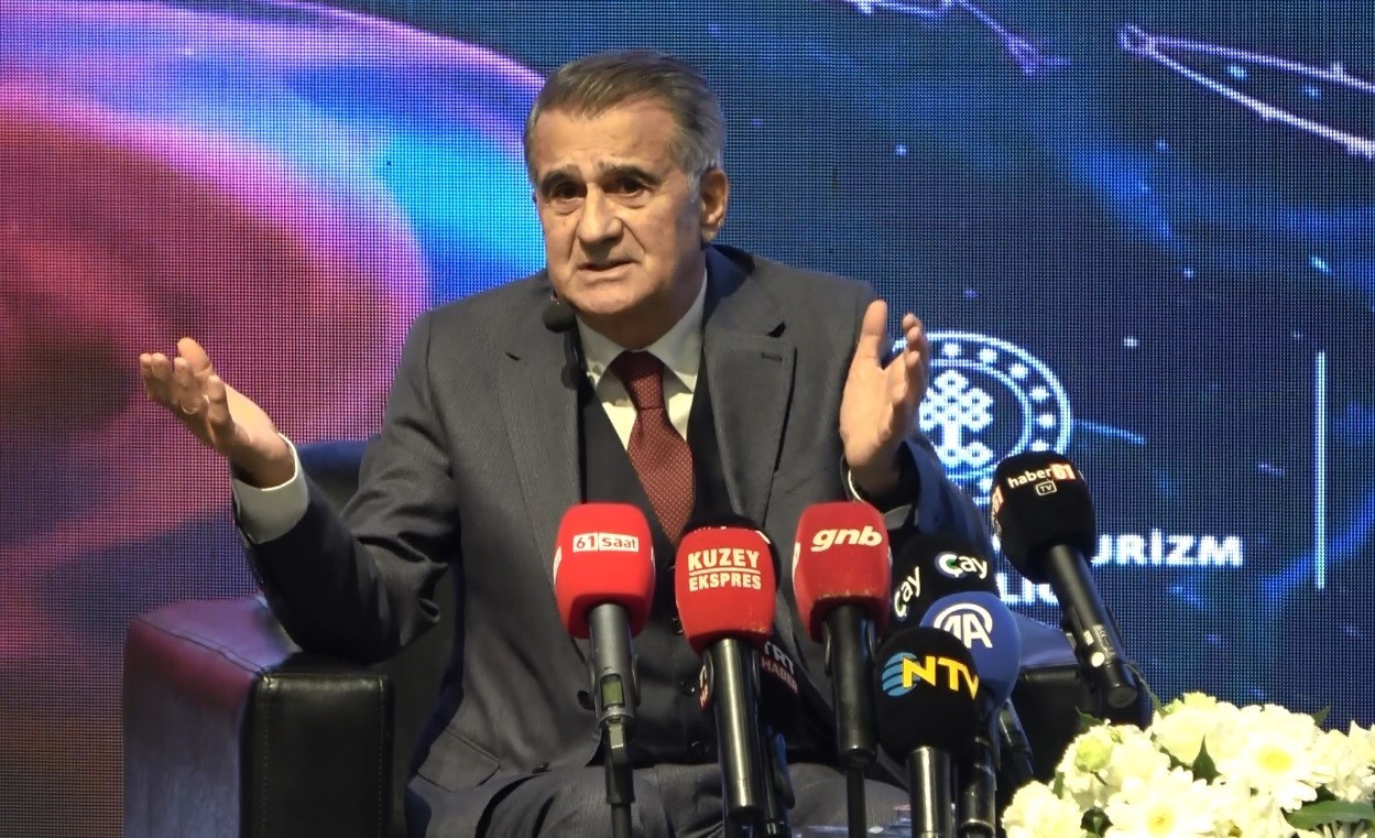 Şenol G&uuml;neş: "Milli takımın antren&ouml;r&uuml;n&uuml; kendimiz yetiştirmeliyiz"