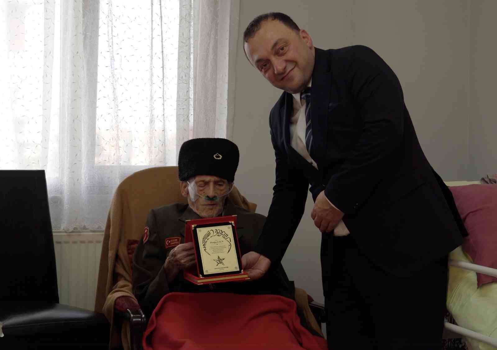 Trabzon&rsquo;da 103 yaşındaki Kore gazisine Cumhuriyet Bayramı ziyareti