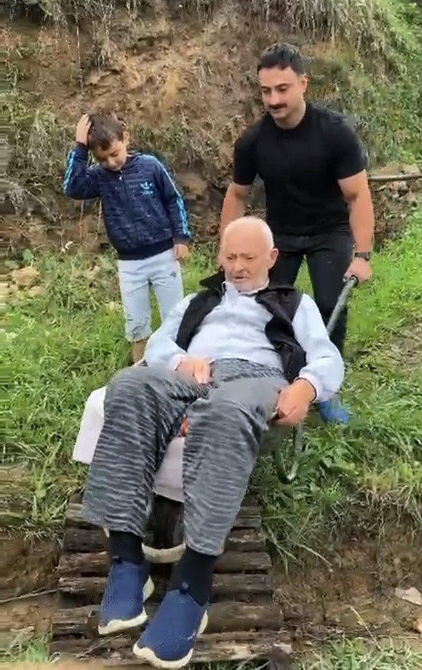 Trabzon&rsquo;un Araklı il&ccedil;esinde diyaliz hastasının "yol" &ccedil;ilesi İhlas Haber Ajansı