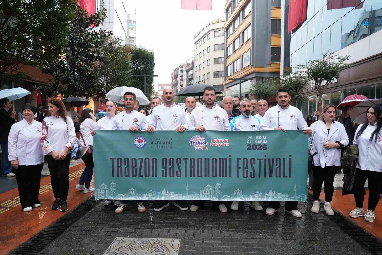 Trabzon Gastronomi Festivali kortej y&uuml;r&uuml;y&uuml;ş&uuml; ile başladı